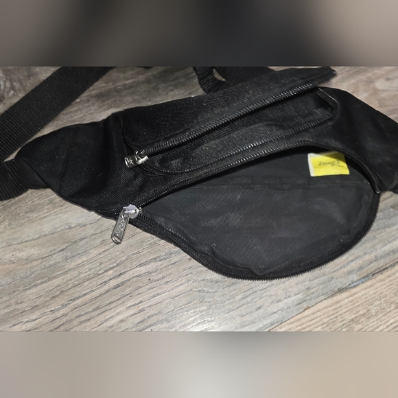 Disney Minnie Mouse Black Adjustable Strap Fanny Waist Pack - Picture 6 of 6